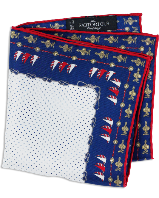 Nautisches Einstecktuch gefaltet in Brusttasche mit sichtbarem Marine-Muster