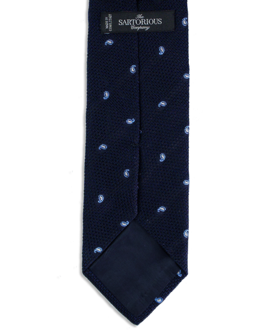 Rückseite der handgefertigten Grenadine-Krawatte mit Woll-Viskose-Einlage aus Como