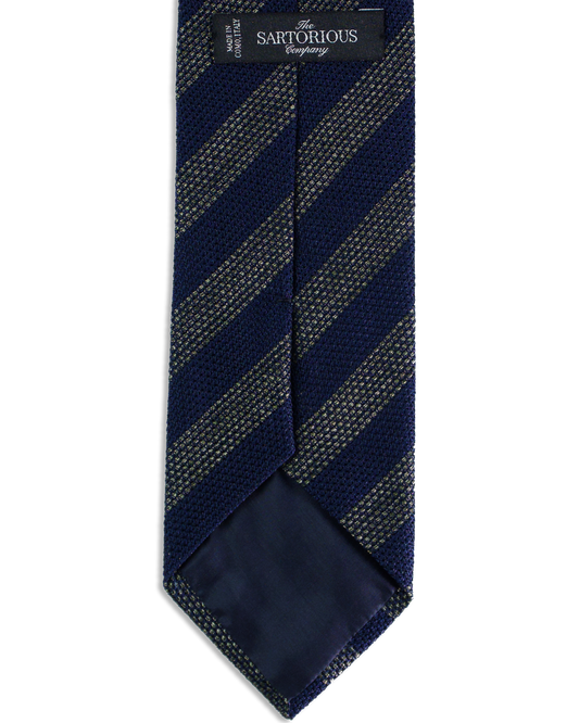 Rückseite der handgefertigten Grenadine-Krawatte mit Woll-Viskose-Einlage aus Como