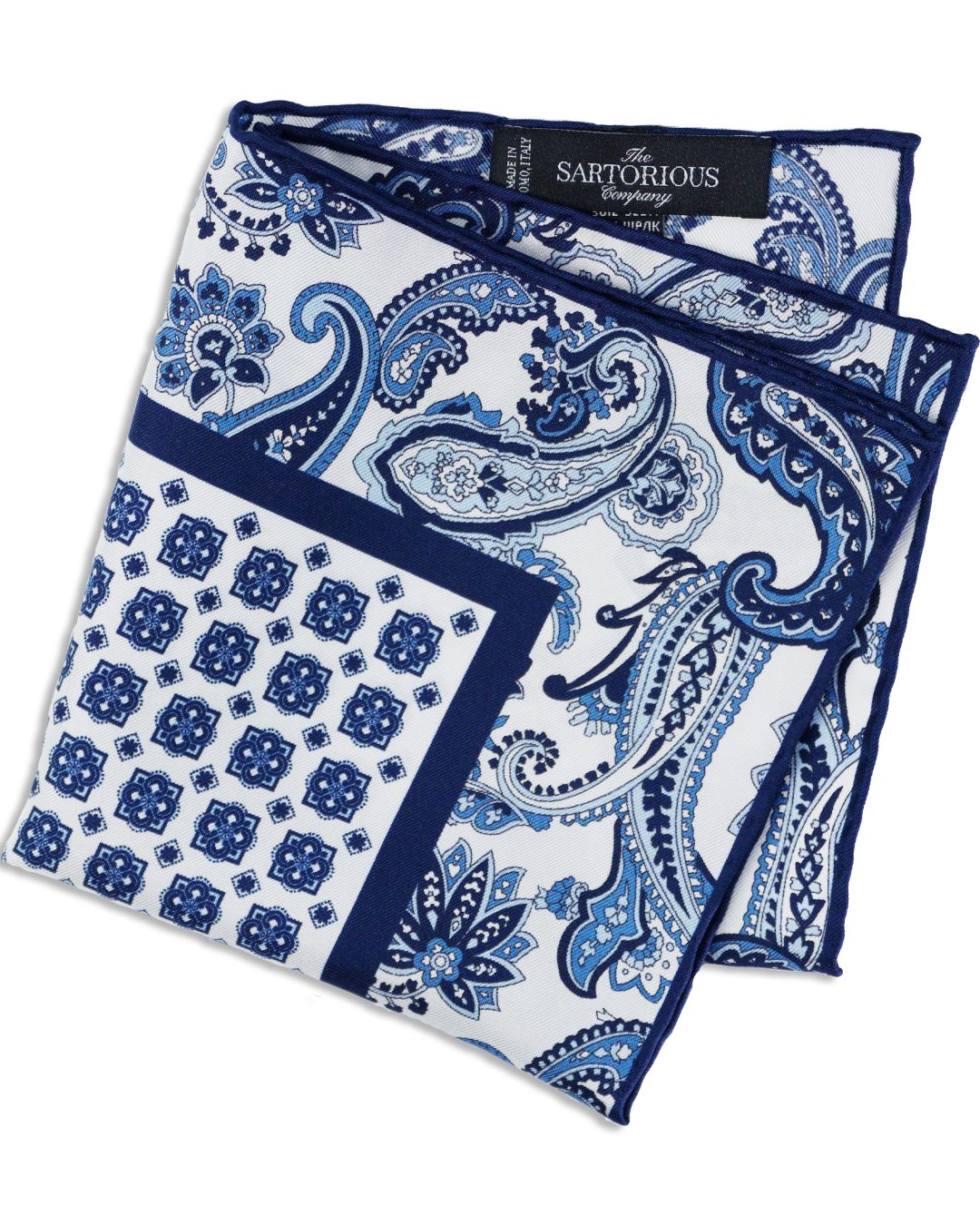 Dunkelblaues Einstecktuch mit Paisley-Ornamenten gefaltet