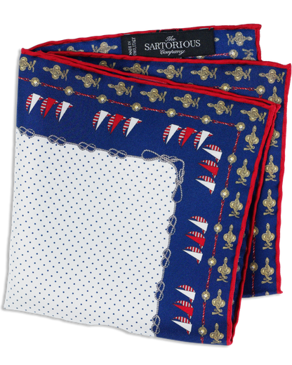 Nautisches Einstecktuch gefaltet in Brusttasche mit sichtbarem Marine-Muster