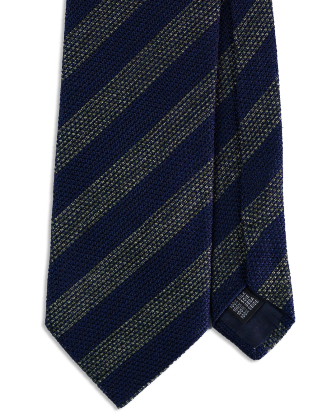 Nahaufnahme der Grenadine-Webart mit navy-goldenen Streifen auf Seidenkrawatte