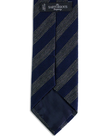 Rückseite der handgefertigten Grenadine-Krawatte mit Woll-Viskose-Einlage aus Como