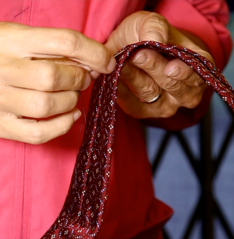 Handarbeit in der Manufaktur – Krawattenproduktion in Como für The Sartorious Company